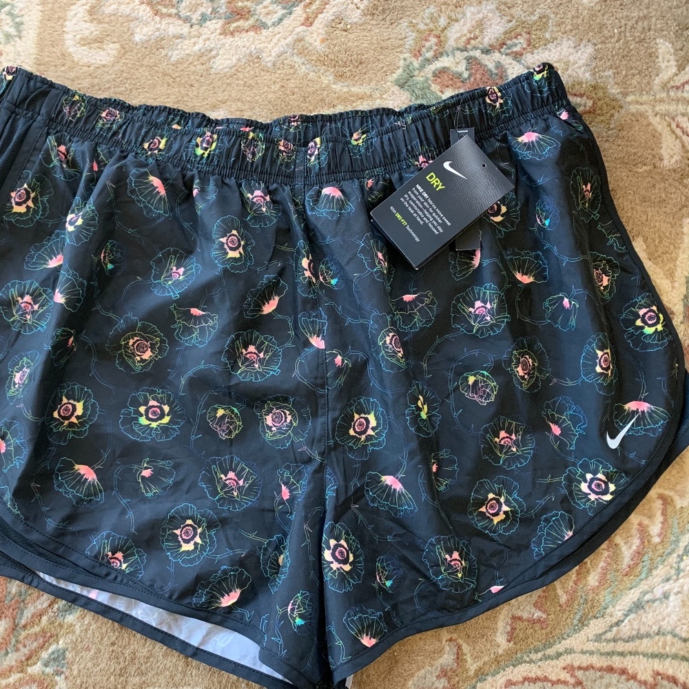 Women’s 2X Nike shorts new XXL